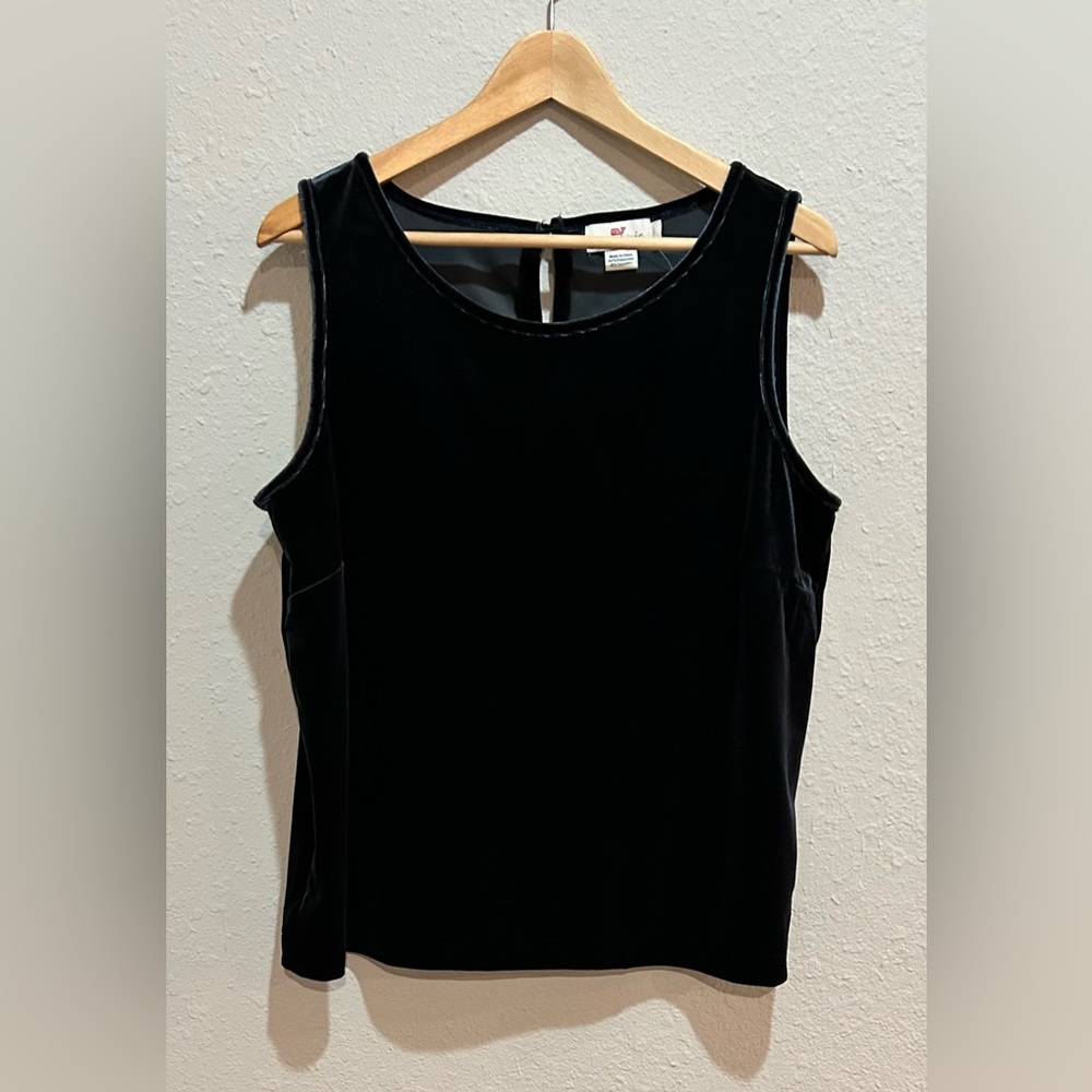 NWT Vineyard Vines Black Sleeveless Velvet Top Size Large